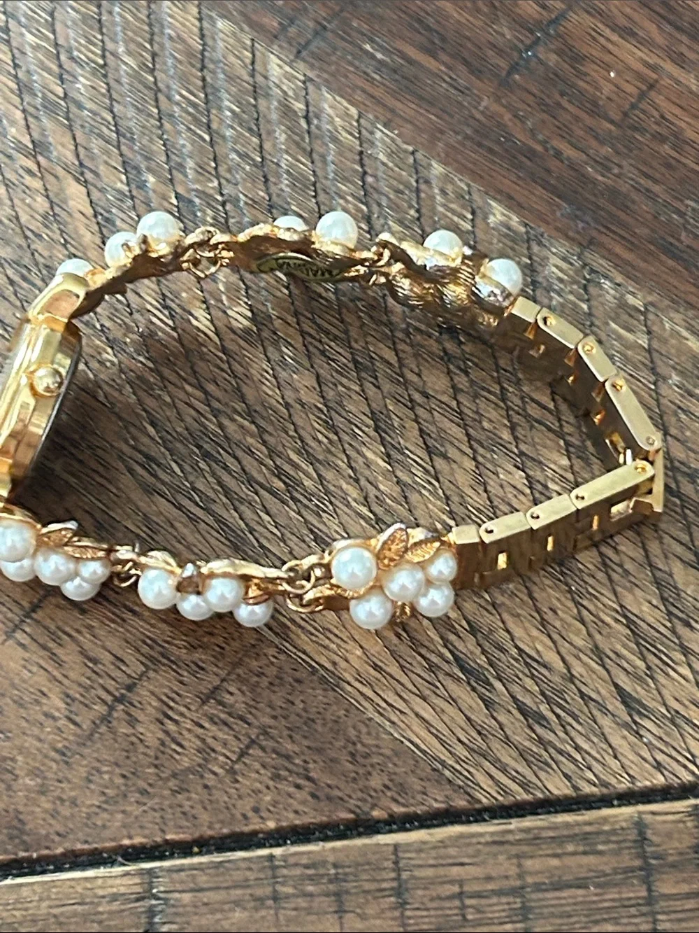 vintage CVP Primrose Pearl Watch, a gold-tone women's quartz  need battery